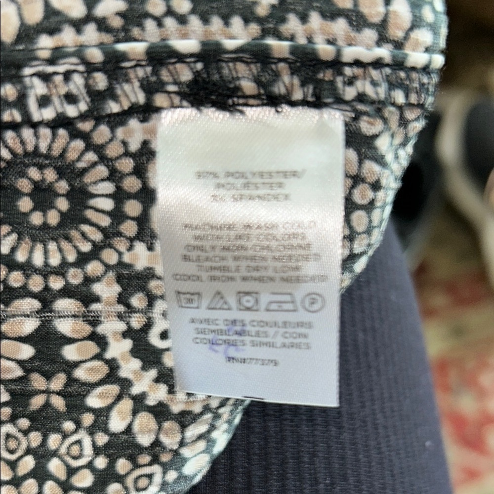 Ann Taylor Black and White Relaxed Flutter Sleeve Top - Picture 9 of 9